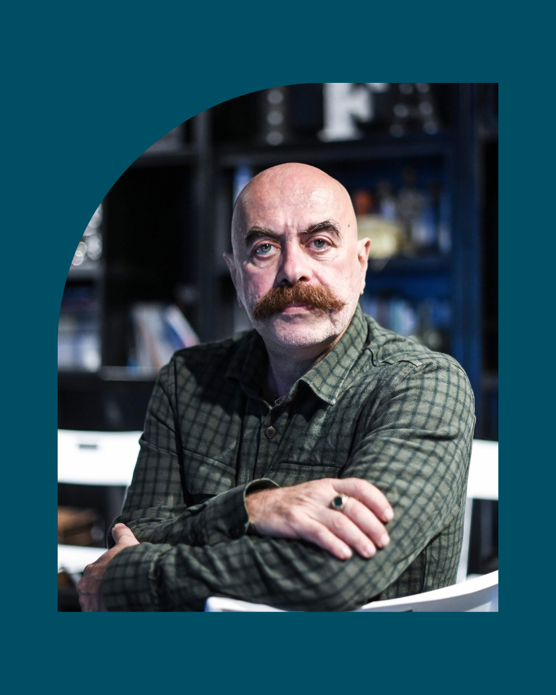 Ezel Akay Fotoğrafı